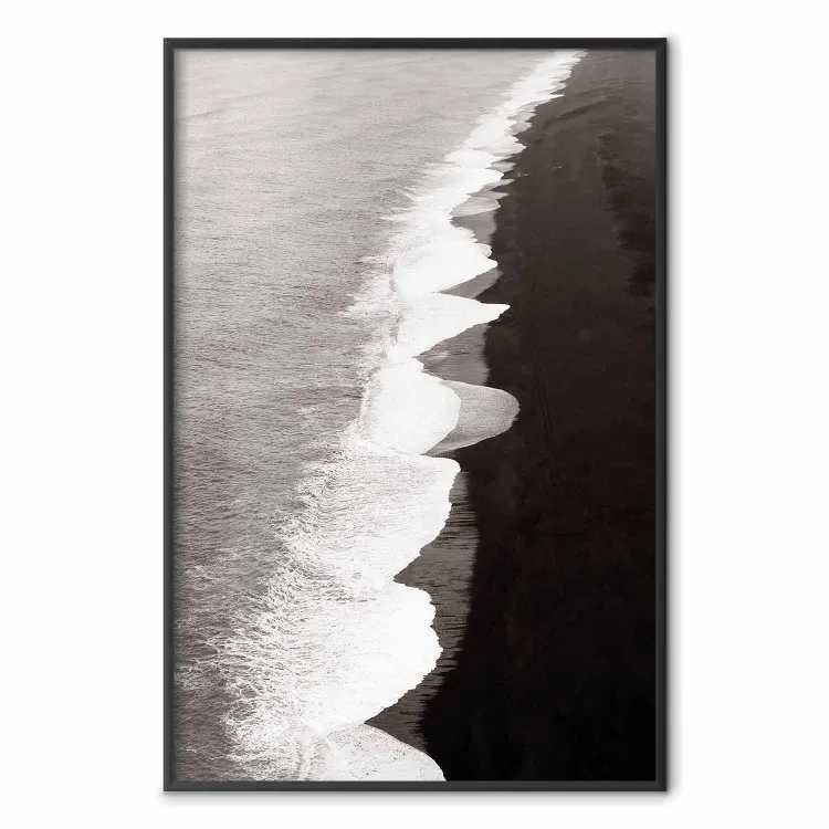 Równowaga przeciwieństw - monochromatyczny krajobraz morza i plaży
