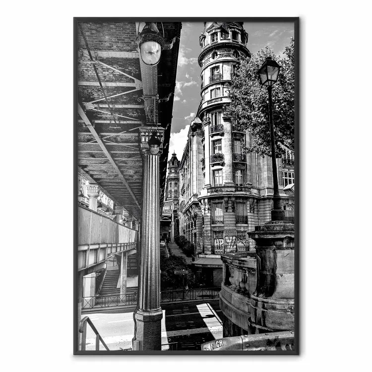 Widok na Bir-Hakeim - czarno-biała architektura miasta z kolumnami