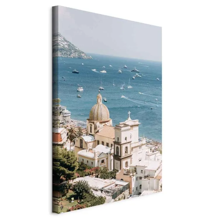 Widok z wybrzeża - morski pejzaż z architekturą włoskiego miasta