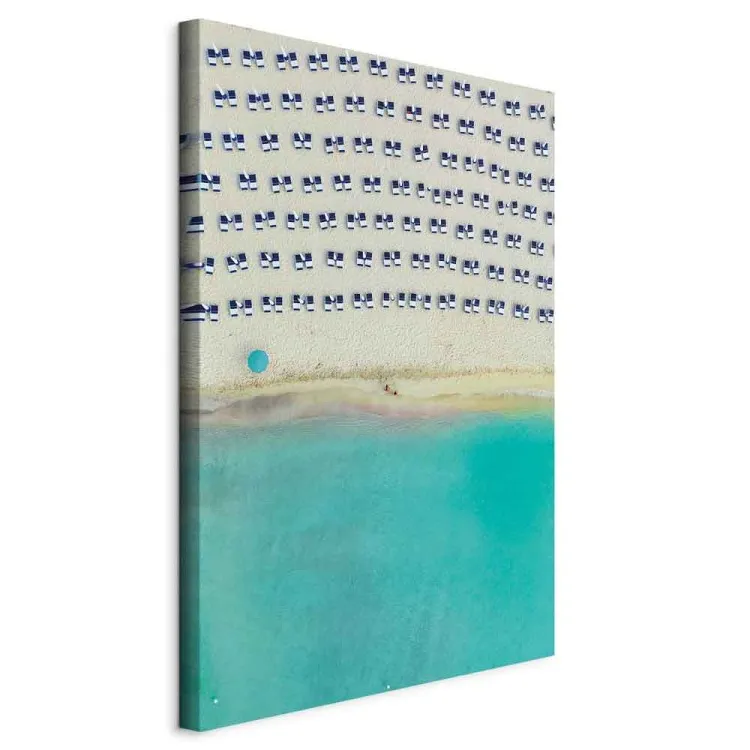 Włoska plaża - morski pejzaż widziany z lotu ptaka z lazurową wodą 