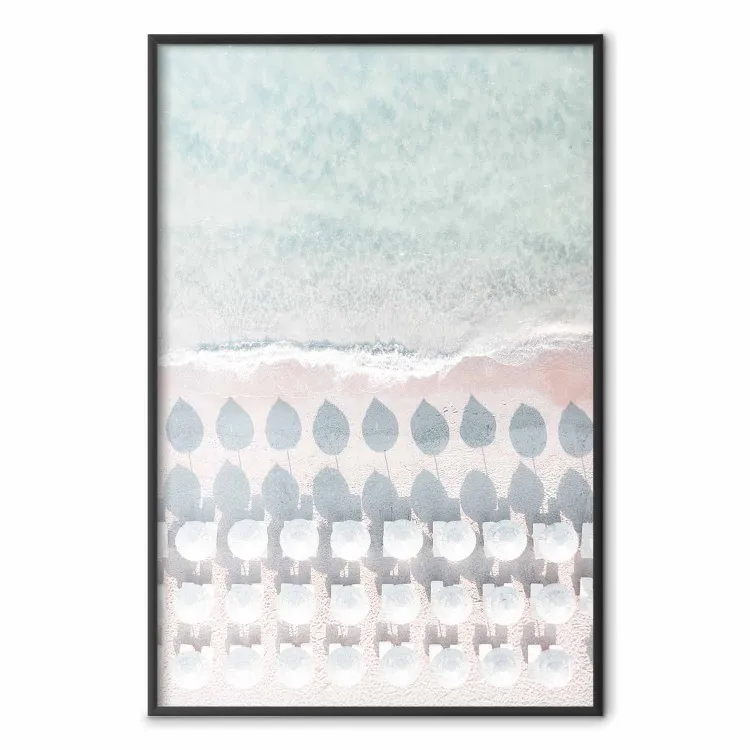 Plaża na Sardynii - widok z lotu ptaka na lazurowe morze i parasole