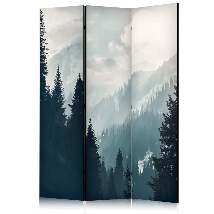 Słoneczny pejzaż - ośnieżone góry porośnięte choinkami [Room Dividers]